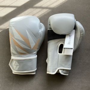 BRAND NEW Society Nine Bia 16oz Velcro Boxing Gloves